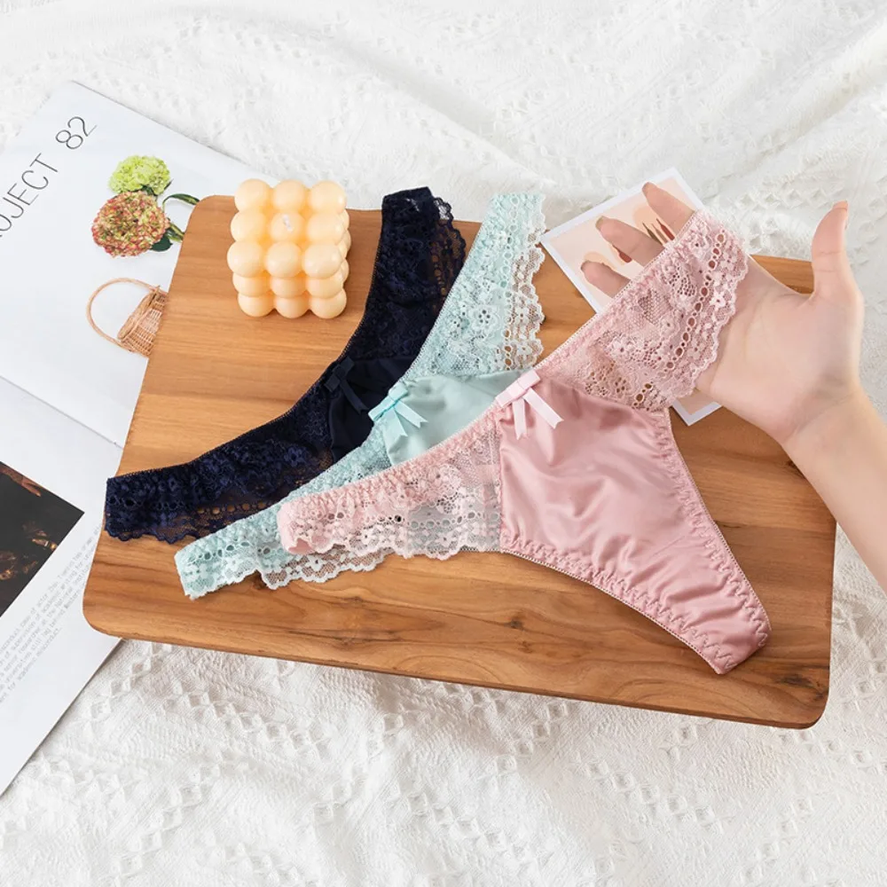 Tanga de encaje calado, sexy, de satén brillante y sedoso, para mujer, con cintura baja, estilo G-string, con lazo, sin costuras, lencería, bikini.