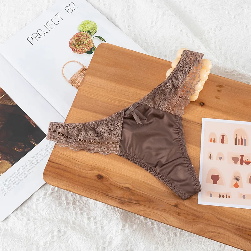 Tanga de encaje calado, sexy, de satén brillante y sedoso, para mujer, con cintura baja, estilo G-string, con lazo, sin costuras, lencería, bikini.