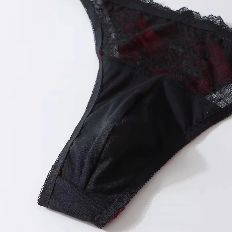 Tanga para hombre con encaje