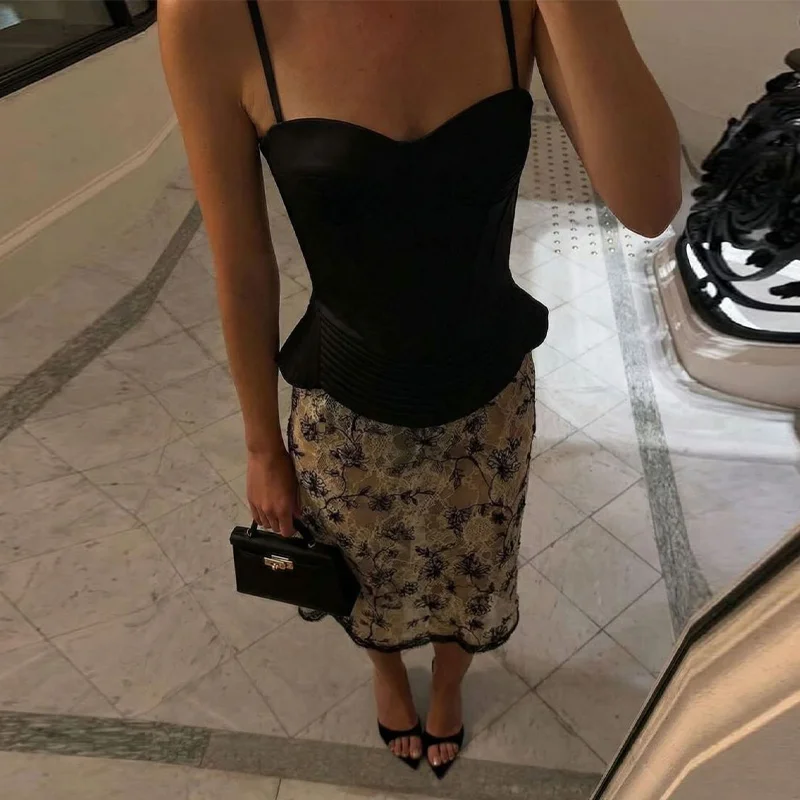 Camisola sin mangas con tirantes y espalda descubierta para mujer, estilo bandage, con diseño de espina de pescado, ajustada, de un solo pecho, color negro, elegante, para verano 2026 Camisola sin mangas con tirantes y espalda descubierta para mujer, estilo bandage, con diseño de espina de pescado, ajustada, de un solo pecho, color negro, elegante, para verano 2026