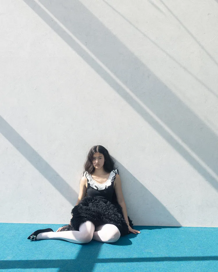 Camiseta sin mangas con cuello en U y volantes tridimensionales estilo japonés para mujer, ajustada, dulce y linda, para verano 2026