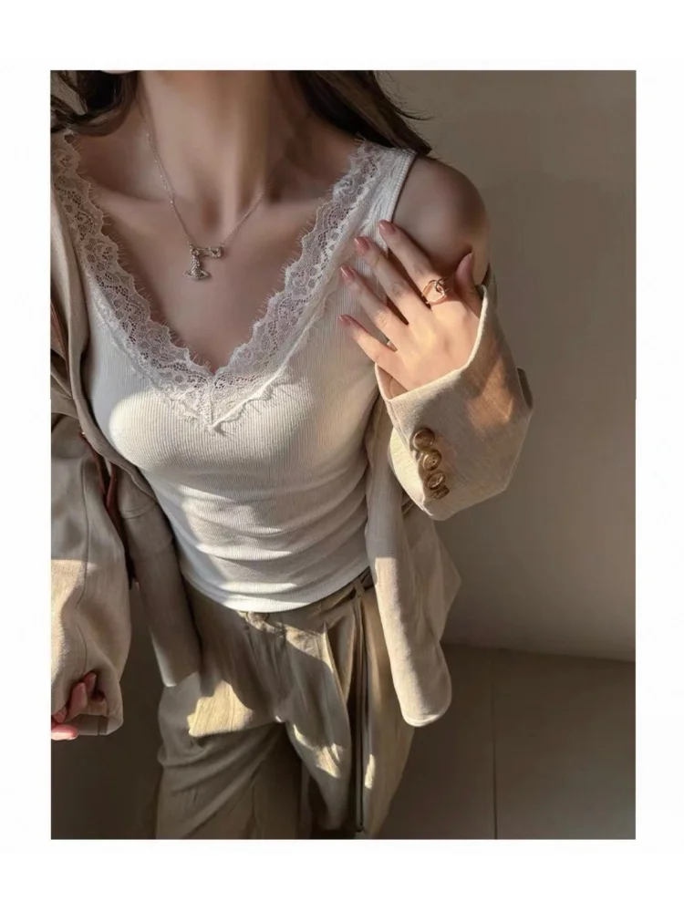 Top para mujer con encaje y escote en V