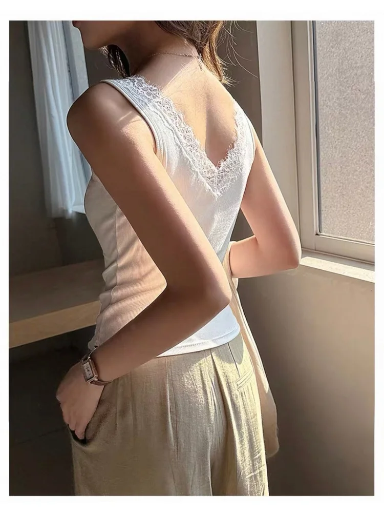 Top para mujer con encaje y escote en V