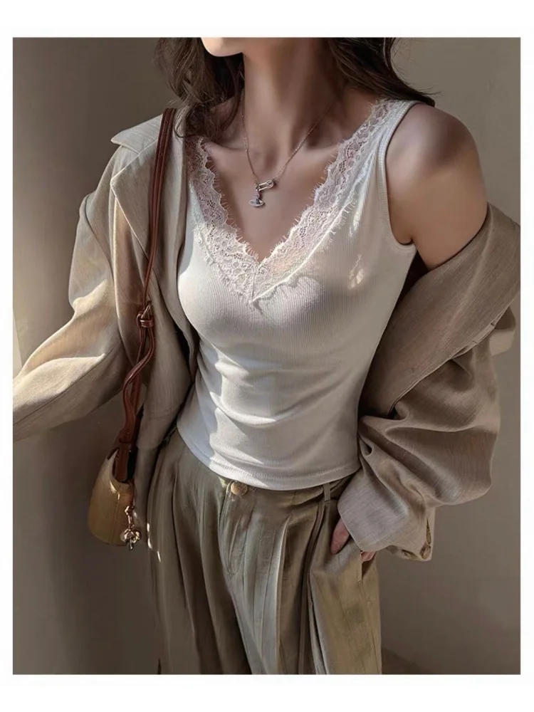 Top para mujer con encaje y escote en V