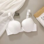 Conjunto de lencería para mujer con encaje - Imagen 3