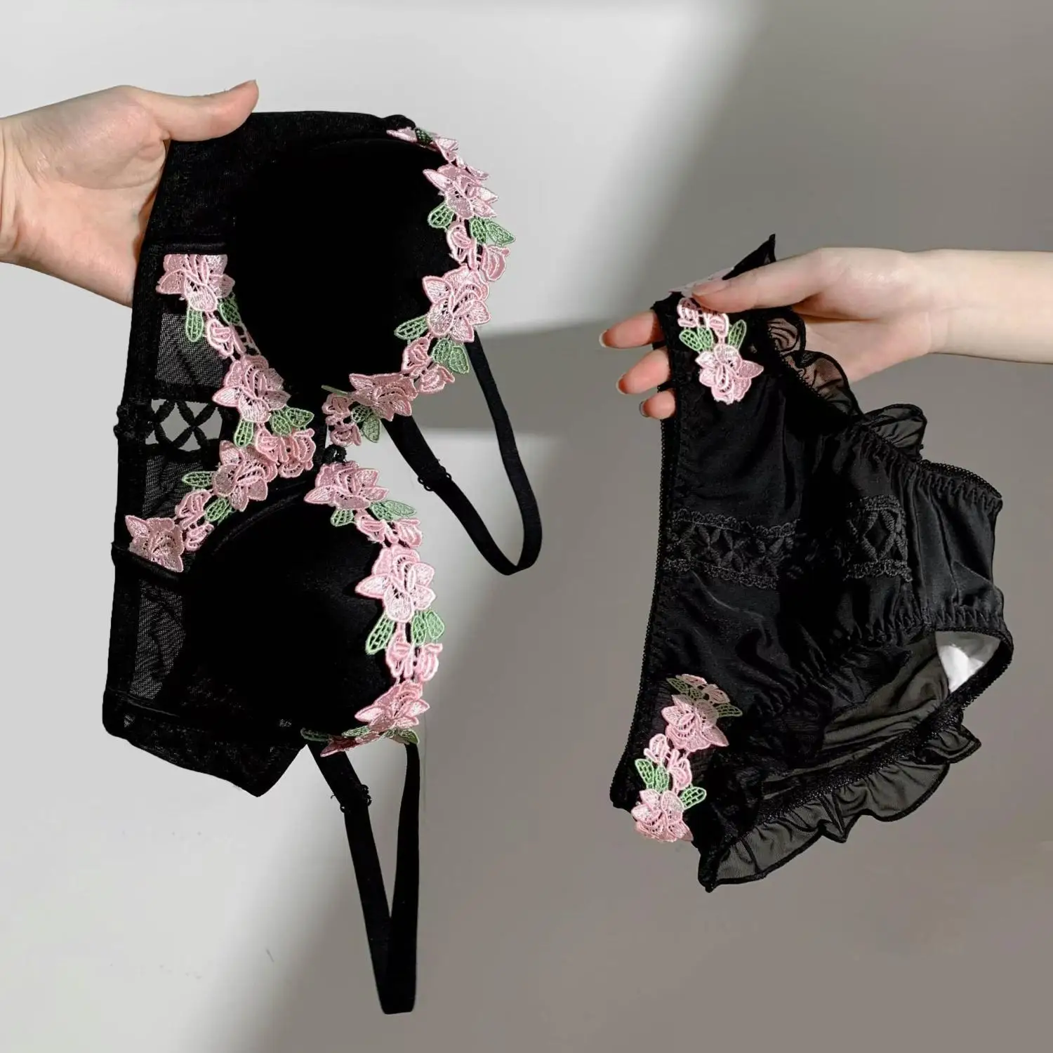 Nuevo sujetador push-up con bordado Floral dulce de encaje Sexy Retro francés