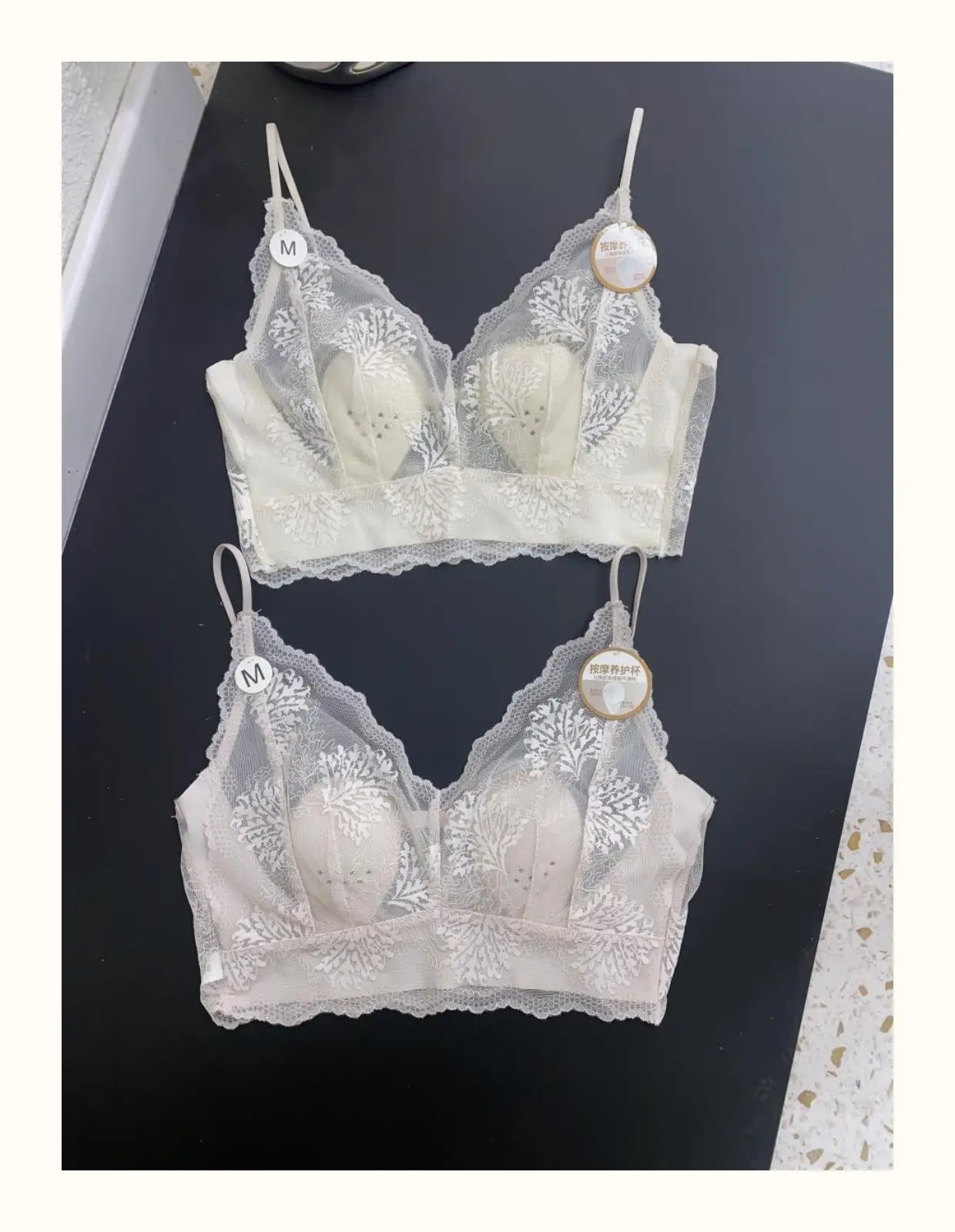 Sujetador de encaje ultrafino sexy sin espalda, bralette sin tirantes, ropa interior femenina, copa con orejas de conejo de c...