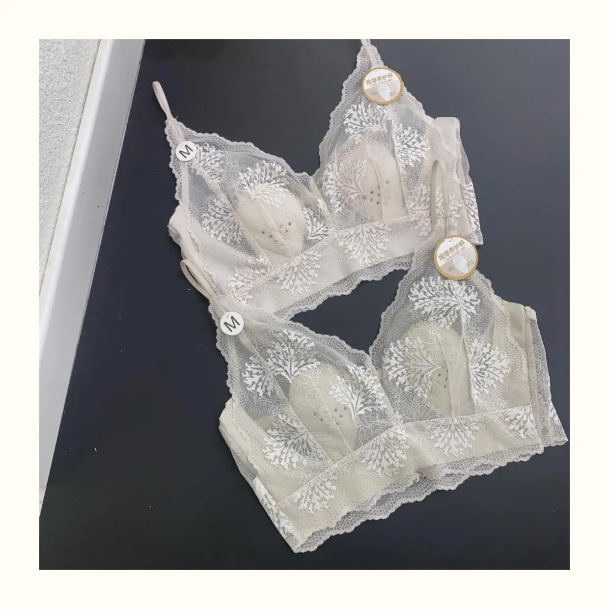 Sujetador de encaje ultrafino sexy sin espalda, bralette sin tirantes, ropa interior femenina, copa con orejas de conejo de c...