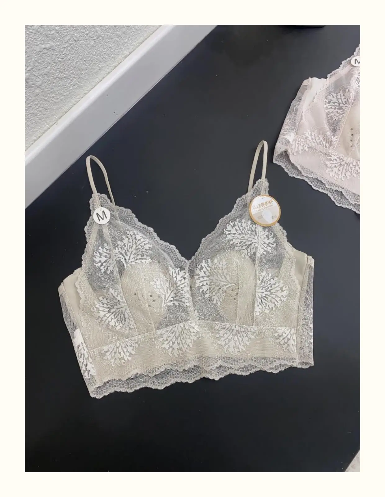 Sujetador de encaje ultrafino sexy sin espalda, bralette sin tirantes, ropa interior femenina, copa con orejas de conejo de c...