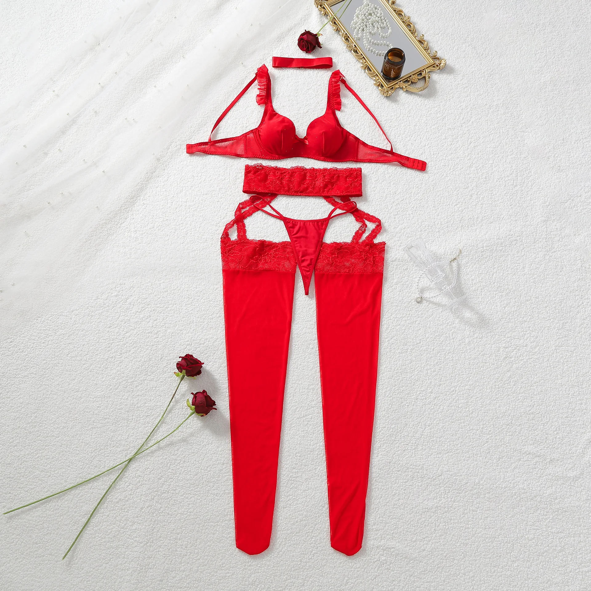 SINGREINY Conjunto de lencería roja brillante de tres piezas para mujer, con tirantes, volantes, sujetador lindo, tanga y medias largas, diseño de encaje, ropa interior sexy.
