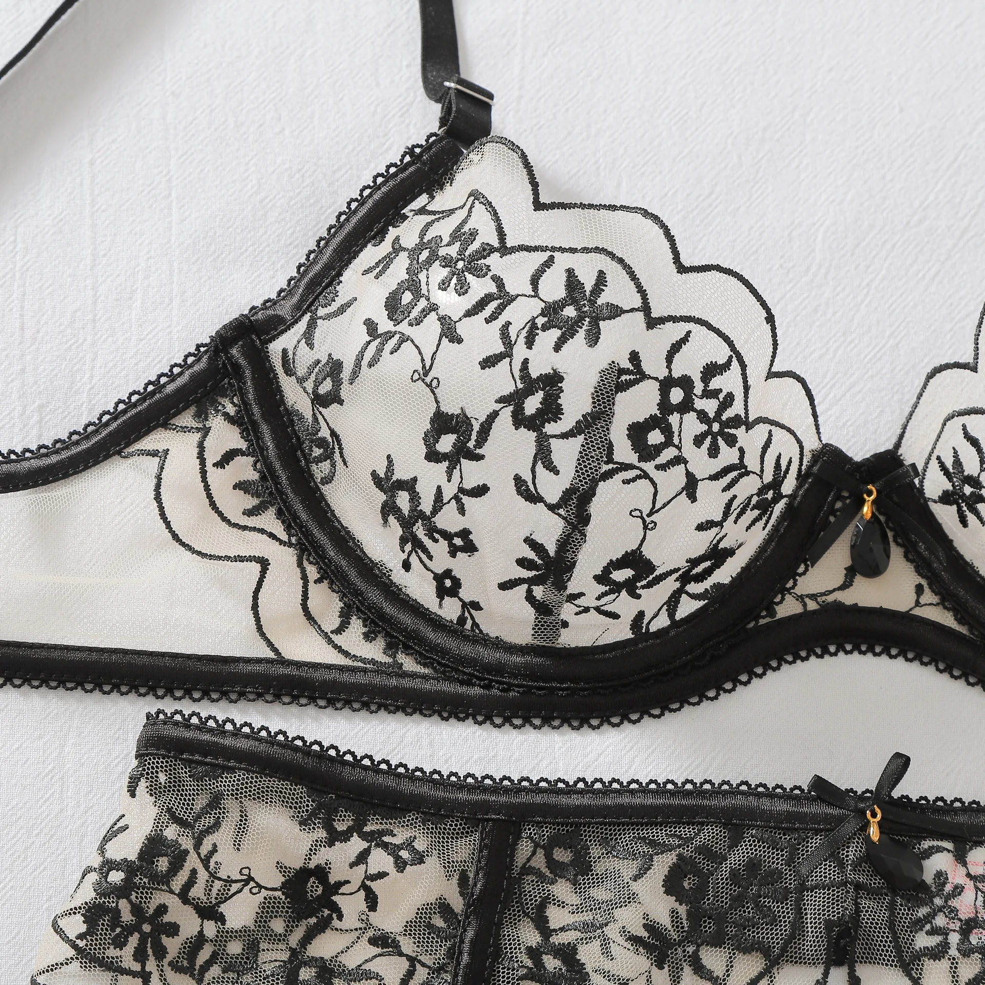 Conjunto de lencería erótica SINGREINY de tres piezas: sujetador transparente con tirantes y bordados, bragas y medias, conjunto de sujetador floral con tirantes y tangas + calcetines, colección 2026