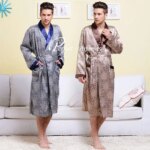 Conjunto de ropa de dormir para hombre con acabado satinado