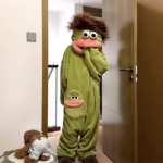 Pijama de una pieza con diseño de monstruo de boca grande, lindo y divertido, de forro polar grueso, ropa de casa para parejas, hombres y mujeres, pijama de dibujos animados para otoño e invierno. - Imagen 3