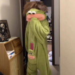 Pijama de una pieza con diseño de monstruo de boca grande, lindo y divertido, de forro polar grueso, ropa de casa para parejas, hombres y mujeres, pijama de dibujos animados para otoño e invierno. - Imagen 4
