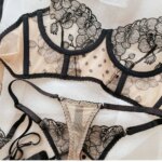 Conjunto de lencería para mujer con encaje - Imagen 2