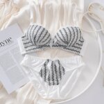 Conjunto de sujetador negro de 2 piezas para mujer, ropa interior Sexy coreana con encaje, conjunto de lencería Floral, Sujetador Push Up inalámbrico y conjuntos de bragas - Imagen 2