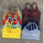 Sujetador deportivo de Color sólido con espalda cruzada para mujer, Top ajustado de alta resistencia, ropa interior de entrenamiento integral para gimnasio y Yoga con almohadilla para el pecho