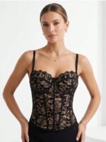 Top corsé de encaje negro para mujer, con detalles florales, y body moldeador.