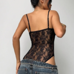 Body de encaje negro Y2K para mujer, con tirantes finos y detalle de lazo, ajuste ceñido, ideal para fiestas y uso urbano, top sexy para salir. - Imagen 2