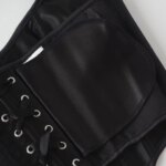 Top corsé de cuero sintético con cuello halter para mujer, con hebilla frontal, cordones en la espalda y diseño que estiliza la cintura. Bustier sexy para uso diario o en fiestas. - Imagen 6