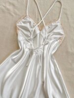 Mini camisón sexy de satén con cuello en V y ribete de encaje para mujer - Imagen 2