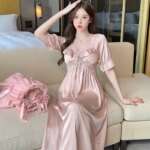 Camisones de satén de seda helada con encaje sexy y cuello en V de manga corta para mujer, lencería bonita para el hogar, verano 2025