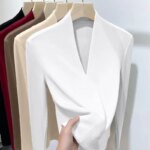 Camiseta de manga larga con cuello en V de color liso para mujer, nueva, cálida, con parte inferior acanalada, para otoño e invierno, suéter, top, ropa interior térmica, jersey. - Imagen 6