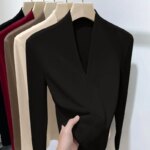 Camiseta de manga larga con cuello en V de color liso para mujer, nueva, cálida, con parte inferior acanalada, para otoño e invierno, suéter, top, ropa interior térmica, jersey. - Imagen 5