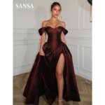 Vestido de Noche Elegante Sansa Personalizado, Corsé de Satén Marrón Oscuro con Hombros Descubiertos y Abertura Alta, Vestido de Fiesta Chic Formal