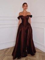 Vestido de Noche Elegante Sansa Personalizado, Corsé de Satén Marrón Oscuro con Hombros Descubiertos y Abertura Alta, Vestido de Fiesta Chic Formal - Imagen 2