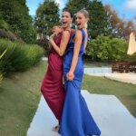 Vestido de satén para damas de honor, con escote en V pronunciado, sin mangas, con diseño de nudo retorcido, largo hasta el suelo, ideal para bodas, fiestas y eventos formales. - Imagen 3