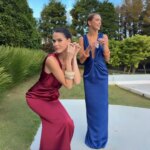Vestido de satén para damas de honor, con escote en V pronunciado, sin mangas, con diseño de nudo retorcido, largo hasta el suelo, ideal para bodas, fiestas y eventos formales. - Imagen 6