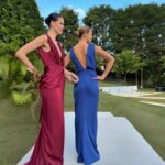 Vestido de satén para damas de honor, con escote en V pronunciado, sin mangas, con diseño de nudo retorcido, largo hasta el suelo, ideal para bodas, fiestas y eventos formales. - Imagen 4