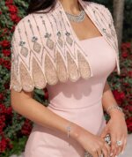 Vestidos de fiesta de crepé rosa personalizados Bella, elegantes vestidos de noche sin tirantes estilo sirena, largos hasta el suelo, con capa de cuentas, formales para la noche 202 - Imagen 4