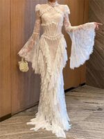 Vestido de noche formal para mujer Sansa personalizado en color blanco marfil, con cuello alto, mangas acampanadas de encaje transparente, flecos escalonados y encaje, estilo sirena, largo maxi. - Imagen 6