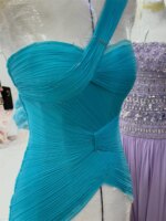 Vestidos de Noche Elegantes de Chifón Azul con Pedrería Personalizados Contessa, Estilo A-Line sin Tirantes con Chal, Plisados Formales para Fiesta de Gala - Imagen 6