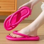 Chanclas de suela blanda EVA para mujer, zapatillas de nube antideslizantes para playa y verano, chanclas de baño con Clip y plataforma gruesa para mujer 2024 - Imagen 4