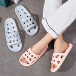 Pantuflas de baño para mujer, sandalias de verano con diseño de queso, zapatos de EVA para hombre, chanclas suaves antideslizantes, pantuflas de interior para parejas - Imagen 5