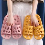 Pantuflas de baño para mujer, sandalias de verano con diseño de queso, zapatos de EVA para hombre, chanclas suaves antideslizantes, pantuflas de interior para parejas