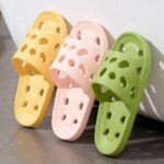 Pantuflas de baño para mujer, sandalias de verano con diseño de queso, zapatos de EVA para hombre, chanclas suaves antideslizantes, pantuflas de interior para parejas - Imagen 2