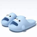 Pantuflas de mujer para el verano, con suela suave y antideslizante, ideales para el baño, con diseños de dibujos animados, para usar en interiores y en casa. Sandalias informales para hombre, suaves y cómodas, perfectas para la playa. - Imagen 5
