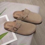 Comwarm, zapatillas de gamuza a la moda para mujer, zuecos para hombre, sandalias con plantilla de corcho con soporte para arco, chanclas de playa para exteriores, zapatos para el hogar - Imagen 6