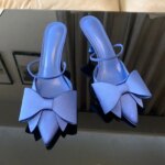 Sandalias de tacón alto con lazo a la moda para mujer, zapatos de tacón con talón descubierto, elegantes, de satén, con punta en pico, para fiesta, 2025