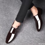 2025 Zapatos formales de negocios de oficina de moda de gran tamaño para hombres Zapatos de boda de hombre brillantes y puntiagudos cómodos de corte bajo para uso diario