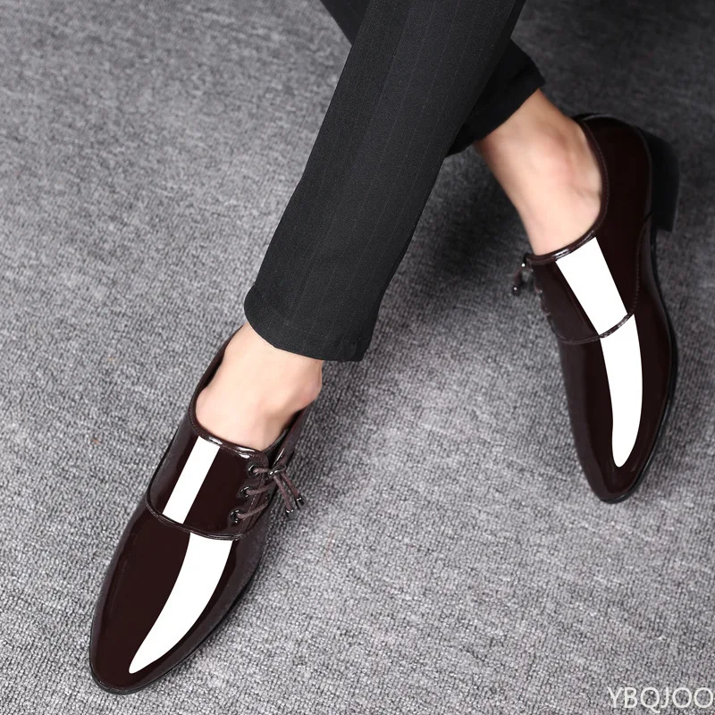 72127-tgz0g9.jpg 2025 Zapatos formales de negocios de oficina de moda de gran tamaño para hombres Zapatos de boda de hombre brillantes y puntiagudos cómodos de corte bajo para uso diario - Imagen 1