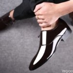 2025 Zapatos formales de negocios de oficina de moda de gran tamaño para hombres Zapatos de boda de hombre brillantes y puntiagudos cómodos de corte bajo para uso diario - Imagen 3