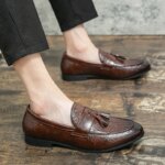 Zapatos formales clásicos para hombre, mocasines de cuero sin cordones, zapatos informales de negocios con borlas para hombre, zapatos de vestir de tendencia para hombre, mocasines planos para hombre - Imagen 4