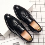 Zapatos formales clásicos para hombre, mocasines de cuero sin cordones, zapatos informales de negocios con borlas para hombre, zapatos de vestir de tendencia para hombre, mocasines planos para hombre - Imagen 2
