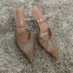 Nuevas sandalias de verano para mujer, calzado de tacón alto de malla brillante con diamantes de imitación, zapatos de tacón elegantes con talón descubierto y puntiagudos para fiesta para mujer - Imagen 3