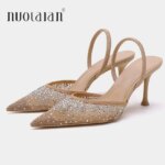 Nuevas sandalias de verano para mujer, calzado de tacón alto de malla brillante con diamantes de imitación, zapatos de tacón elegantes con talón descubierto y puntiagudos para fiesta para mujer